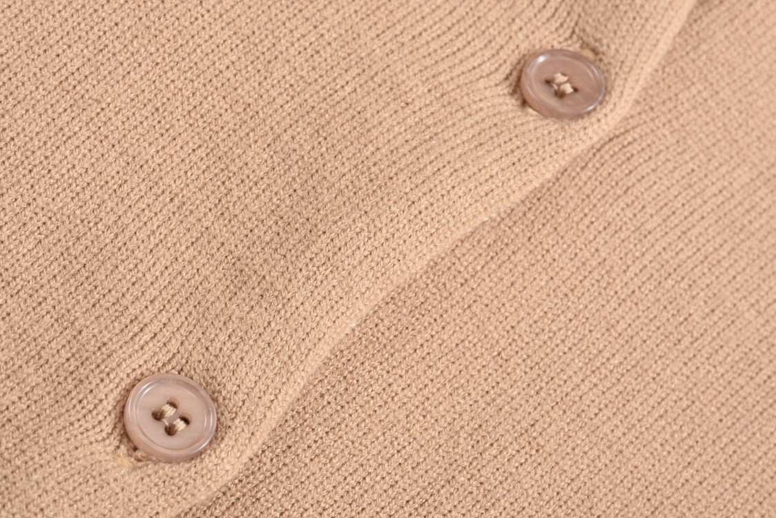 MIU MIU 缪缪 徽标刺绣logo羊绒针织衫 开衫 毛衣 外套 长袖 奶茶色 MMF787-13S1-F0627-S-232