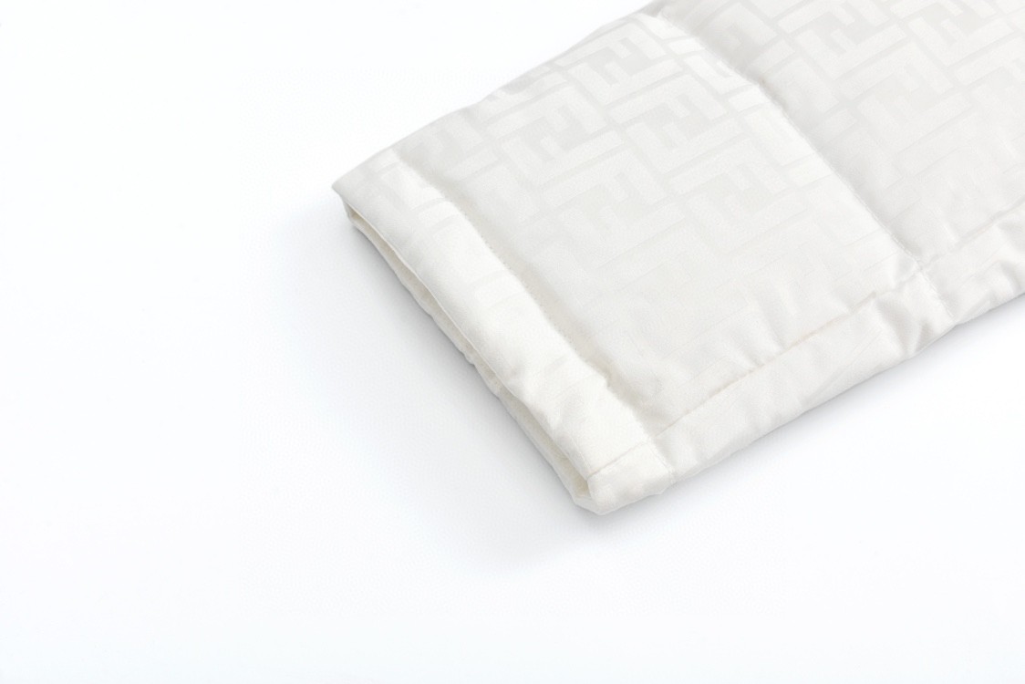 FENDI 芬迪 满印提花拉链连帽羽绒服 外套 长袖 保暖 白色 FAN129AK9ZF1M2A