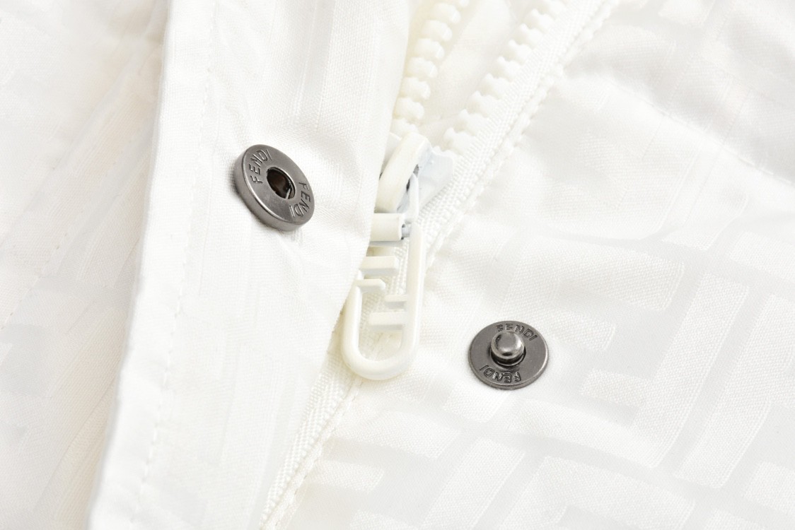 FENDI 芬迪 满印提花拉链连帽羽绒服 外套 长袖 保暖 白色 FAN129AK9ZF1M2A