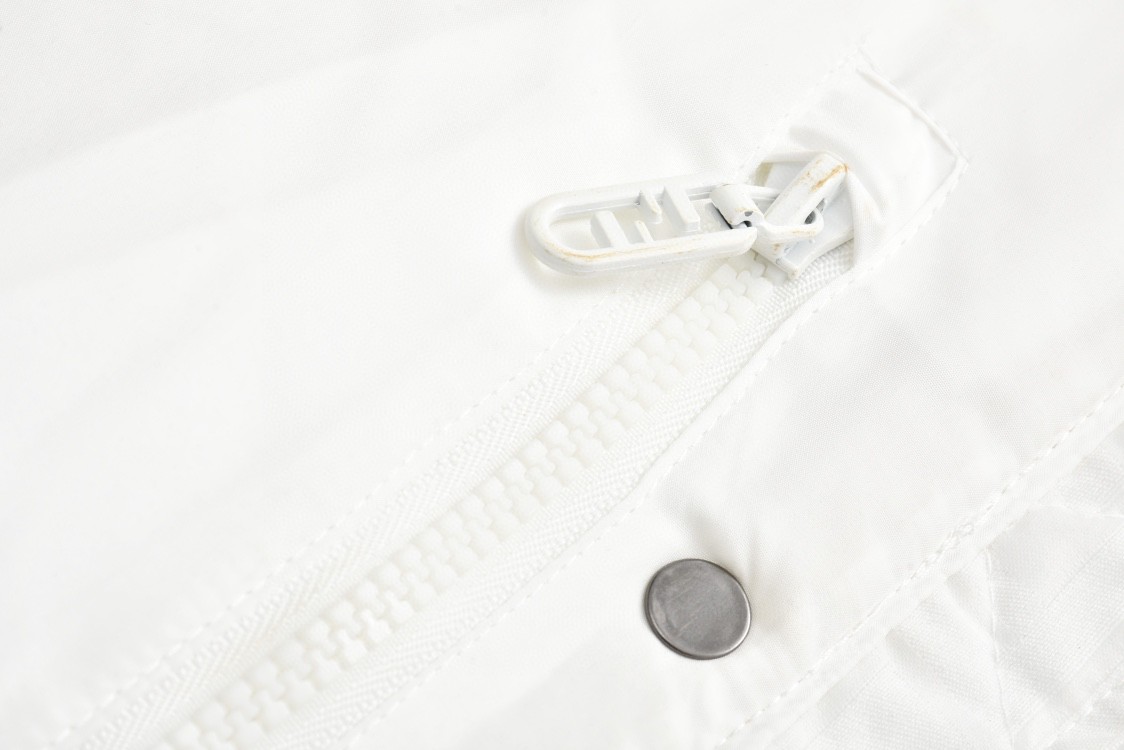 FENDI 芬迪 满印提花拉链连帽羽绒服 外套 长袖 保暖 白色 FAN129AK9ZF1M2A