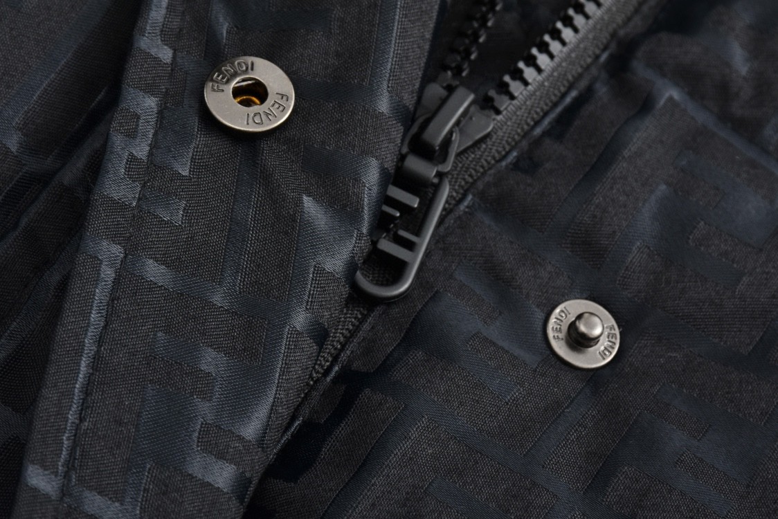 FENDI 芬迪 满印提花拉链连帽羽绒服 外套 长袖 保暖 黑色 FAN129AK9ZF0GME