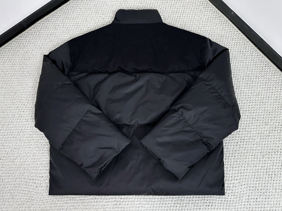 PRADA 普拉达 口袋徽标拉链立领羽绒服 夹克 外套 长袖 保暖 冬款 黑色