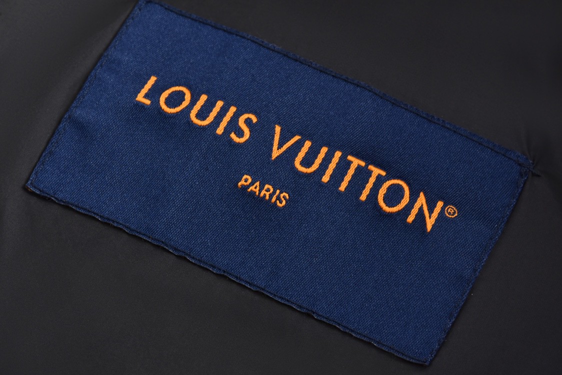 LOUIS VUITTON 路易威登 老花刺绣拉链连帽棉服 外套 夹克 长袖 黑色 1AFA70