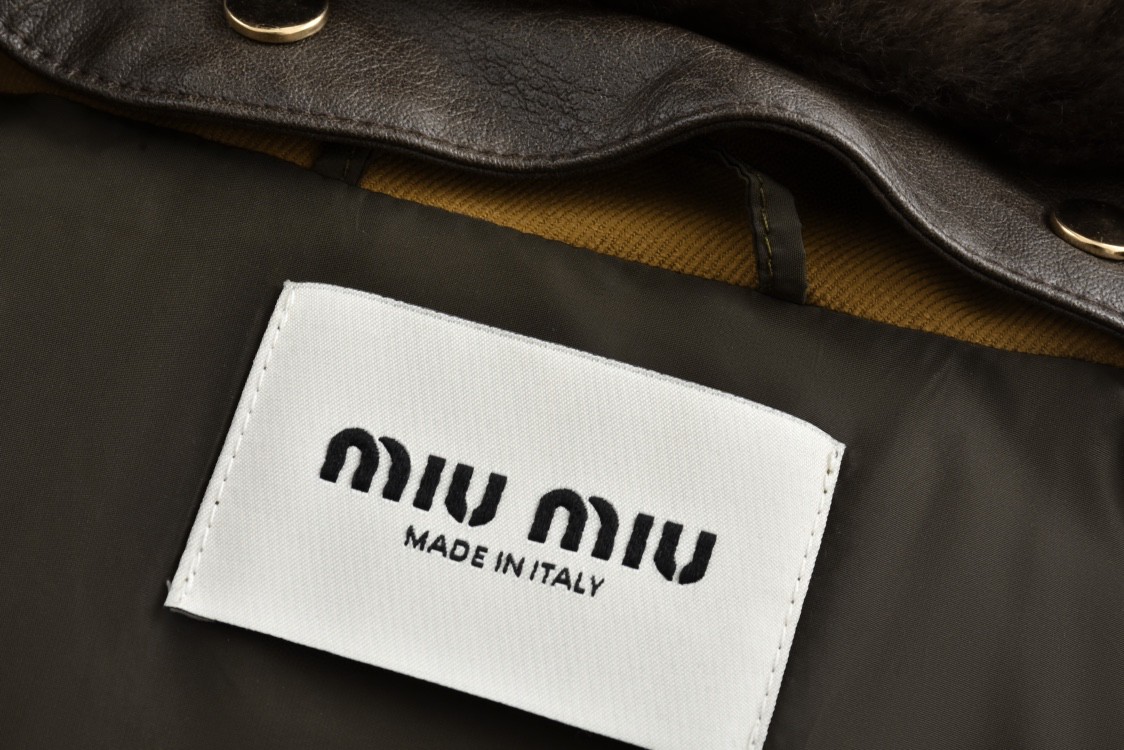 MIU MIU 缪缪 刺绣徽标logo可拆卸毛领拉链羽绒服 夹克 外套 褐色 ML9851-3O0-F0091-S-232