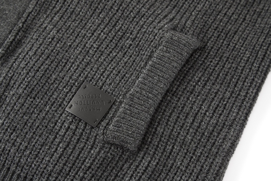 LOUIS VUITTON 路易威登 皮标羊绒开衫 针织衫 毛衣 外套 长袖 灰色 1AFWBO