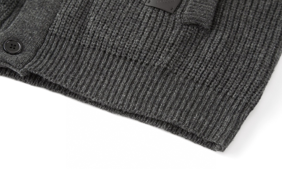 LOUIS VUITTON 路易威登 皮标羊绒开衫 针织衫 毛衣 外套 长袖 灰色 1AFWBO