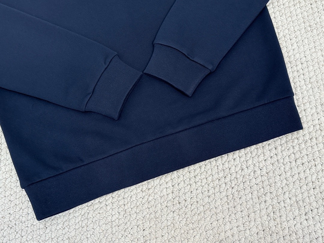 LOUIS VUITTON 路易威登 刺绣字母logo圆领卫衣 长袖 藏蓝色 1AGJXW