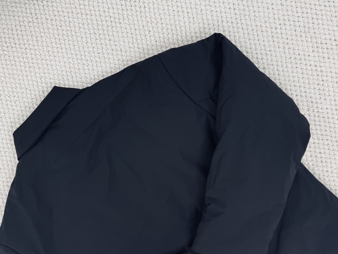 PRADA 普拉达 三角徽标拉链棉服 夹克 外套 黑色 长袖