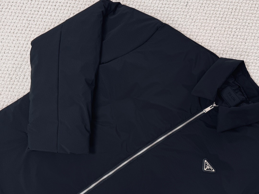 PRADA 普拉达 三角徽标拉链棉服 夹克 外套 黑色 长袖