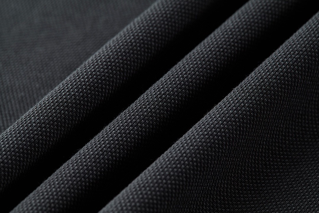 PRADA 普拉达 纯色徽标logo半拉链Polo衫 短袖 T恤 黑色 白色 UJN903-1YR4-F0002-S-OOO