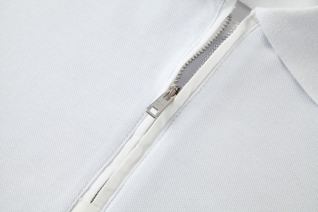 PRADA 普拉达 纯色徽标logo半拉链Polo衫 短袖 T恤 黑色 白色 UJN903-1YR4-F0002-S-OOO