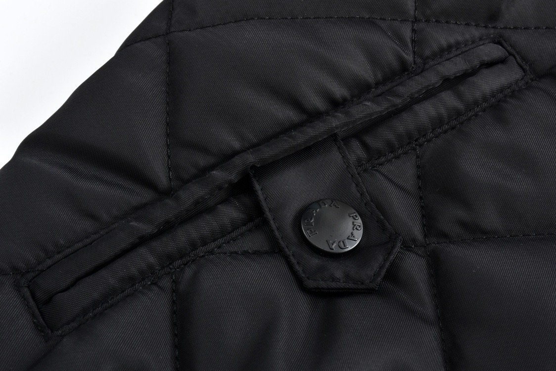 PRADA 普拉达 徽标尼龙菱格拉链棉服 夹克 外套 黑色 长袖