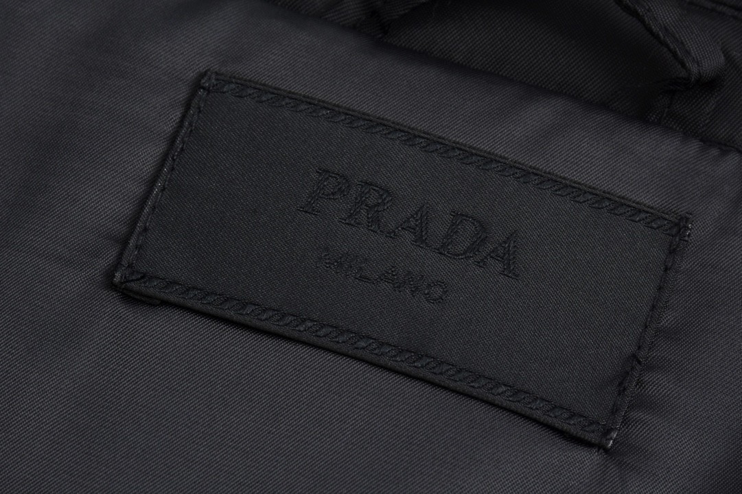 PRADA 普拉达 徽标尼龙菱格拉链棉服 夹克 外套 黑色 长袖