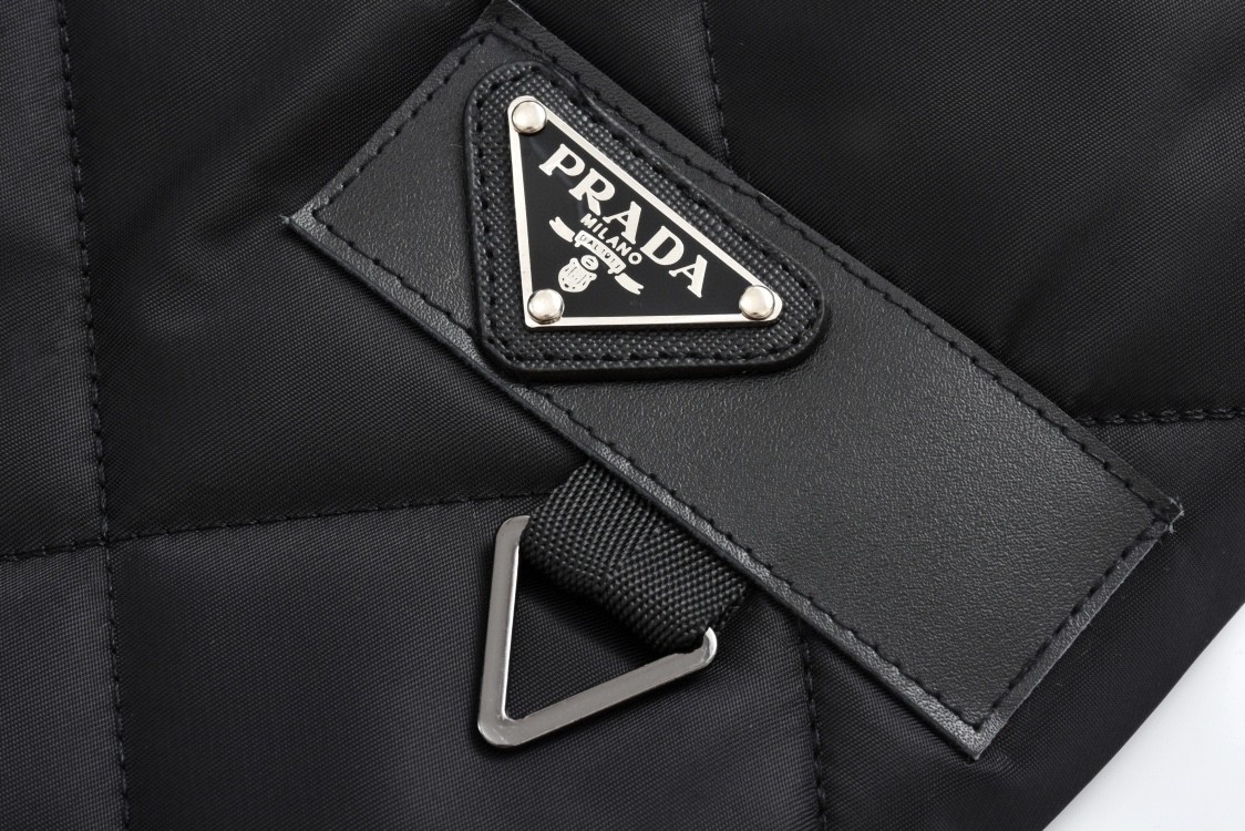 PRADA 普拉达 徽标尼龙菱格拉链棉服 夹克 外套 黑色 长袖