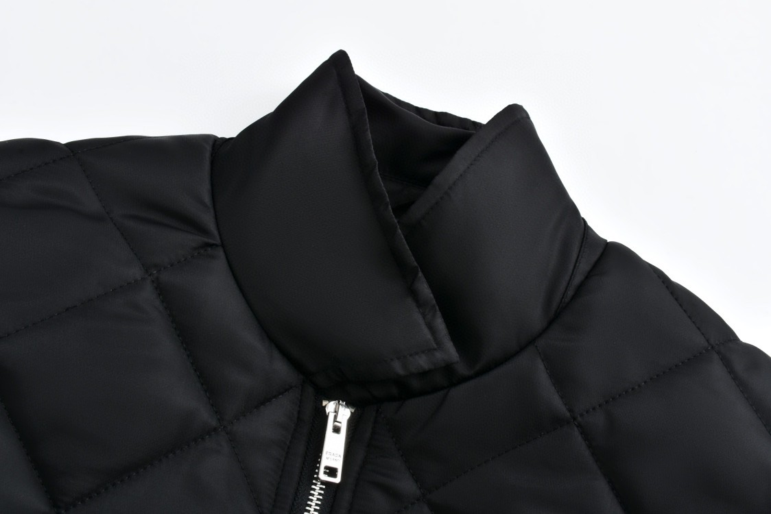 PRADA 普拉达 徽标尼龙菱格拉链棉服 夹克 外套 黑色 长袖