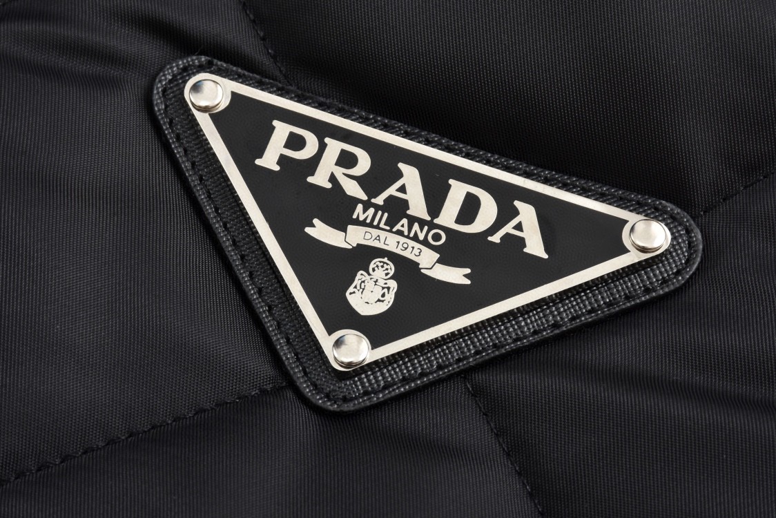 PRADA 普拉达 徽标尼龙菱格拉链棉服 夹克 外套 黑色 长袖