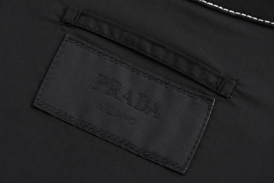PRADA 普拉达 明线三角徽标牛仔外套 牛仔衬衫 夹克 黑色 长袖 SC696108IF0002