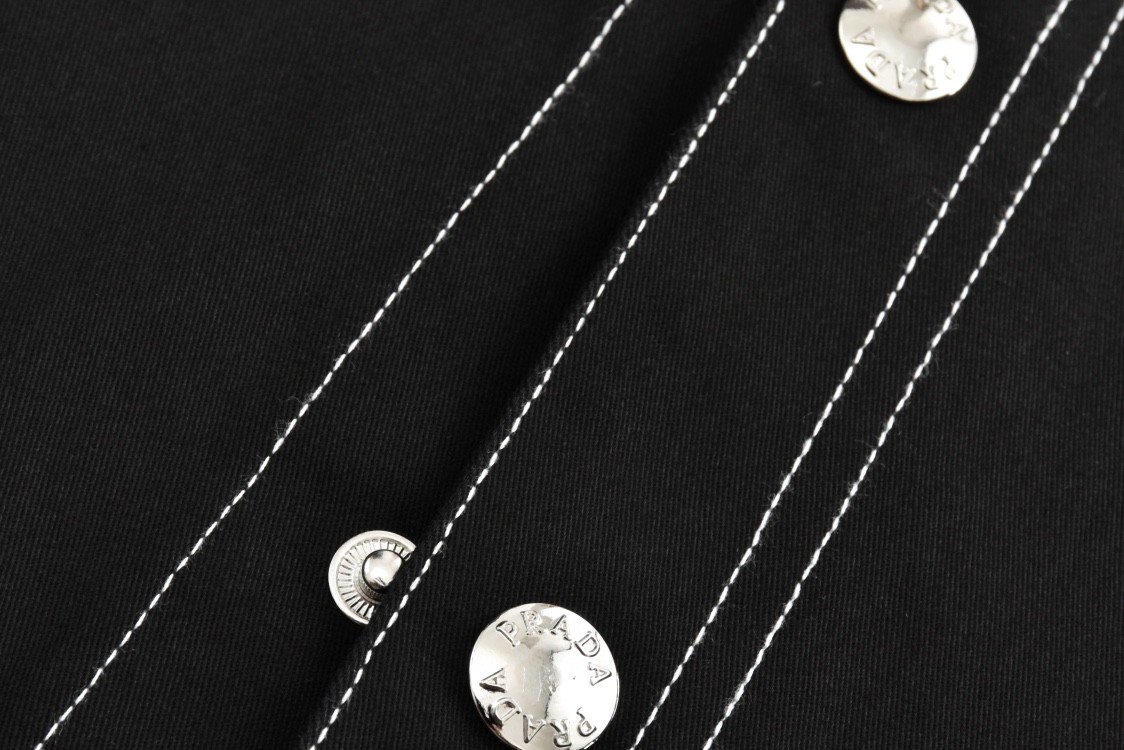 PRADA 普拉达 明线三角徽标牛仔外套 牛仔衬衫 夹克 黑色 长袖 SC696108IF0002