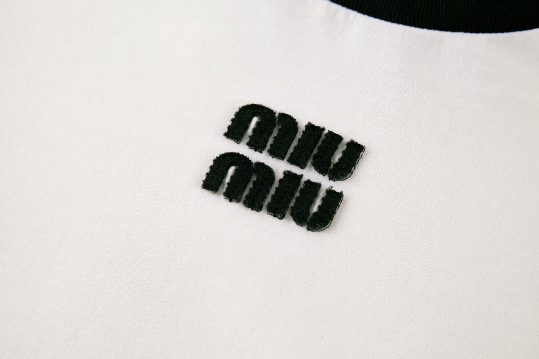 MIU MIU 缪缪 字母logo徽标打底衫 T恤 长袖 白色 MJL992-14EL-F0009