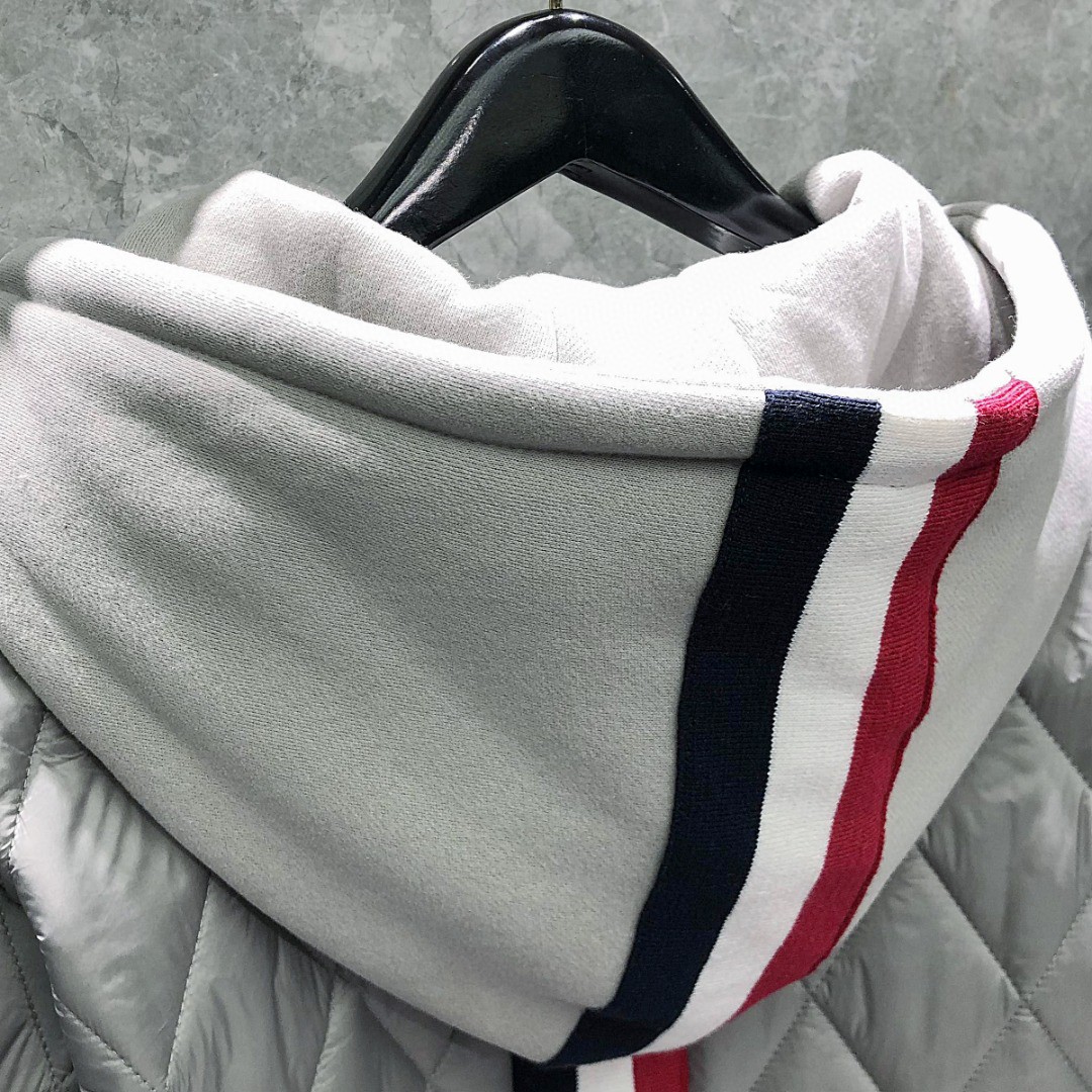 THOM BROWNE 背后织带拼接拉链连帽卫衣 棉服 外套 夹克 长袖 灰色 黑色