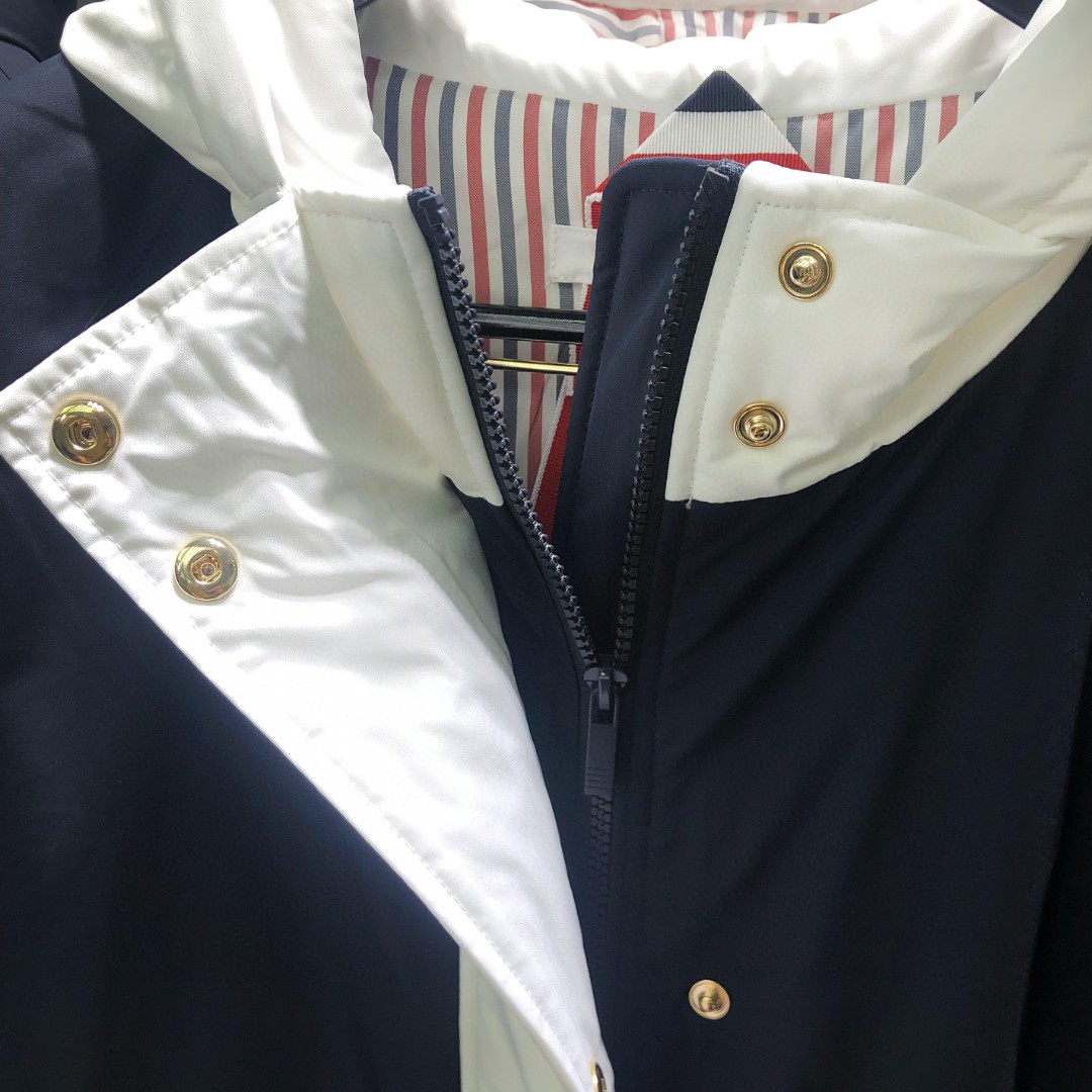 THOM BROWNE 白色四条杠连帽拉链长款羽绒服 外套 夹克 长袖 藏青色 FOD062X-07483-415