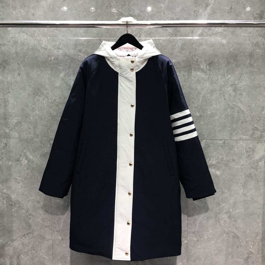 THOM BROWNE 白色四条杠连帽拉链长款羽绒服 外套 夹克 长袖 藏青色 FOD062X-07483-415