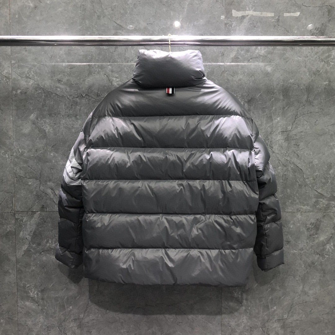 THOM BROWNE 白色四条杠连帽拉链羽绒服 外套 夹克 长袖 女款 灰色 黑色 