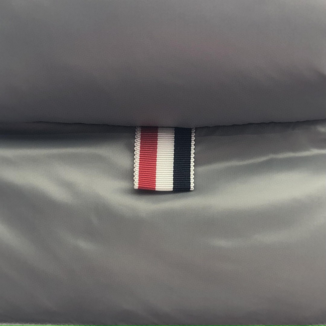 THOM BROWNE 白色四条杠连帽拉链羽绒服 外套 夹克 长袖 女款 灰色 黑色 