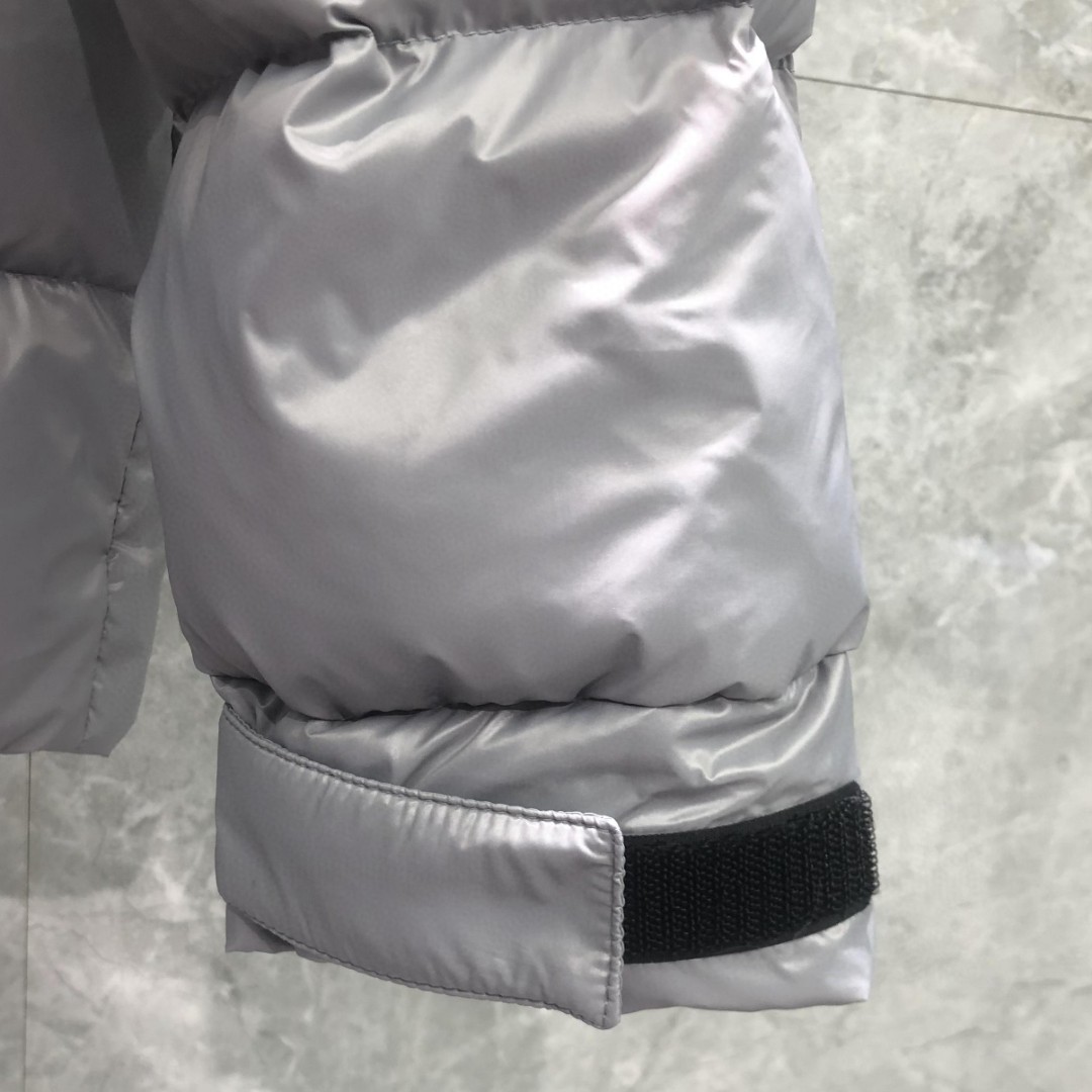 THOM BROWNE 白色四条杠连帽拉链羽绒服 外套 夹克 长袖 女款 灰色 黑色 