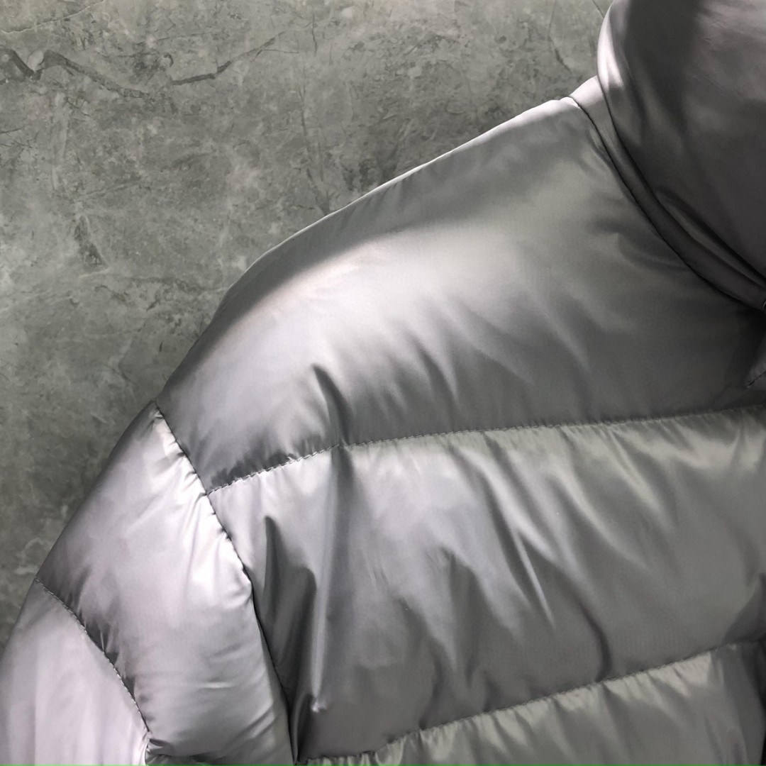 THOM BROWNE 白色四条杠连帽拉链羽绒服 外套 夹克 长袖 女款 灰色 黑色 