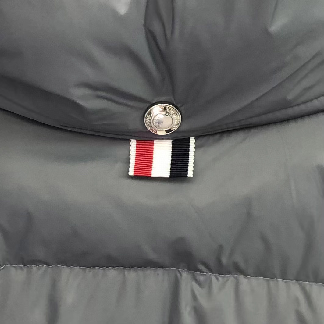 THOM BROWNE 三条杠连帽羽绒服 外套 夹克 长袖 藏青色 灰色 白色