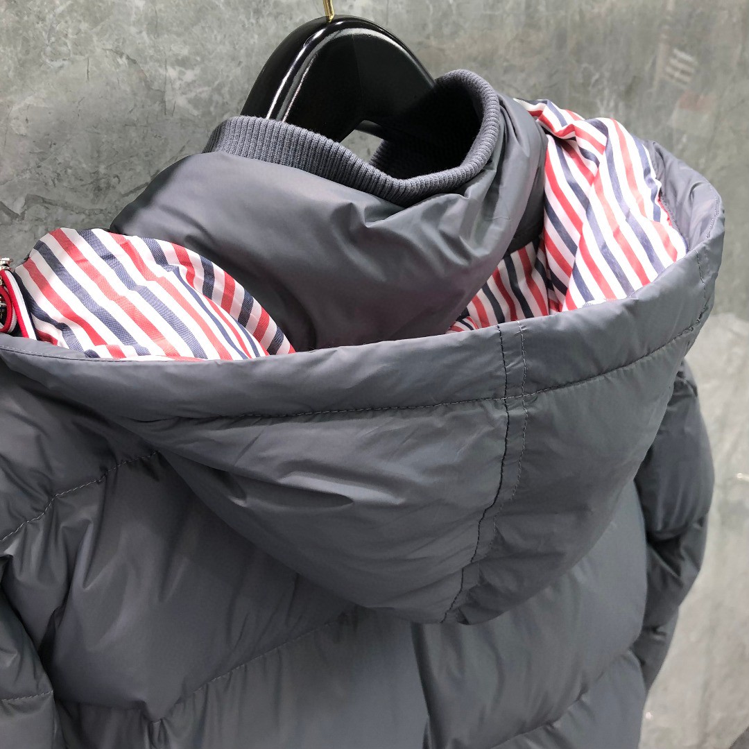 THOM BROWNE 三条杠连帽羽绒服 外套 夹克 长袖 藏青色 灰色 白色