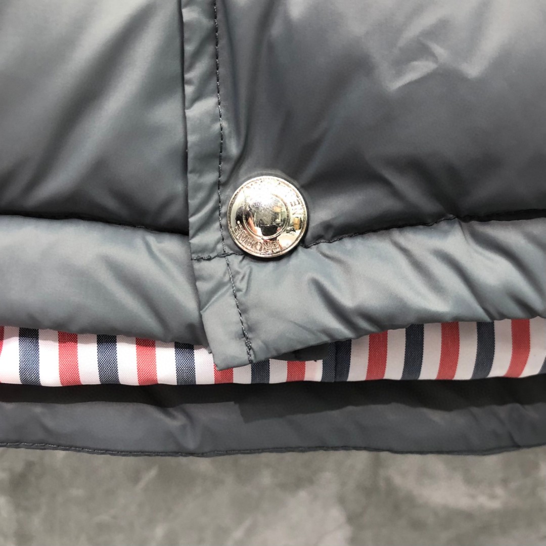 THOM BROWNE 三条杠连帽羽绒服 外套 夹克 长袖 藏青色 灰色 白色