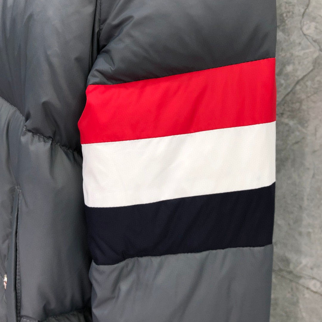 THOM BROWNE 三条杠连帽羽绒服 外套 夹克 长袖 藏青色 灰色 白色