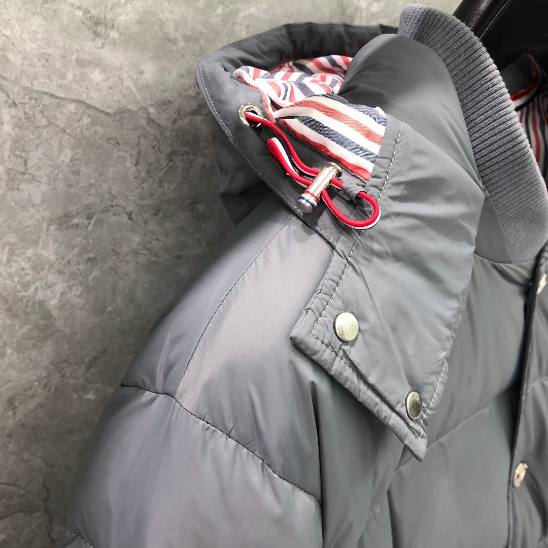 THOM BROWNE 三条杠连帽羽绒服 外套 夹克 长袖 藏青色 灰色 白色