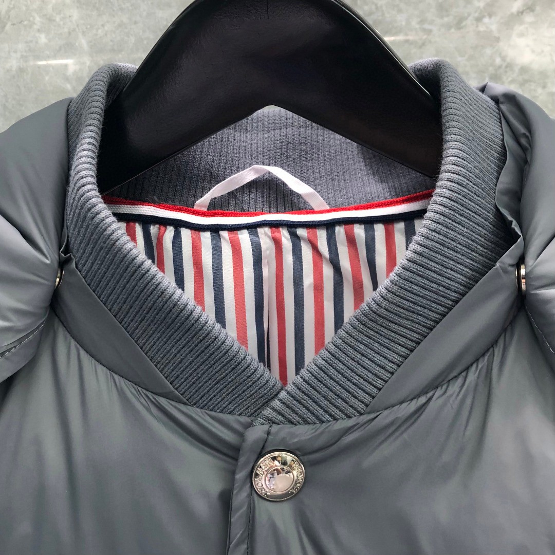 THOM BROWNE 三条杠连帽羽绒服 外套 夹克 长袖 藏青色 灰色 白色