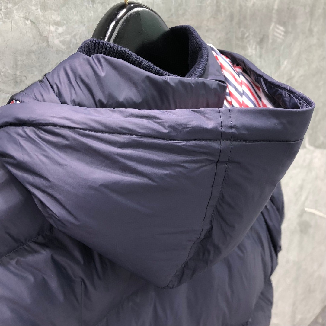 THOM BROWNE 三条杠连帽羽绒服 外套 夹克 长袖 藏青色 灰色 白色