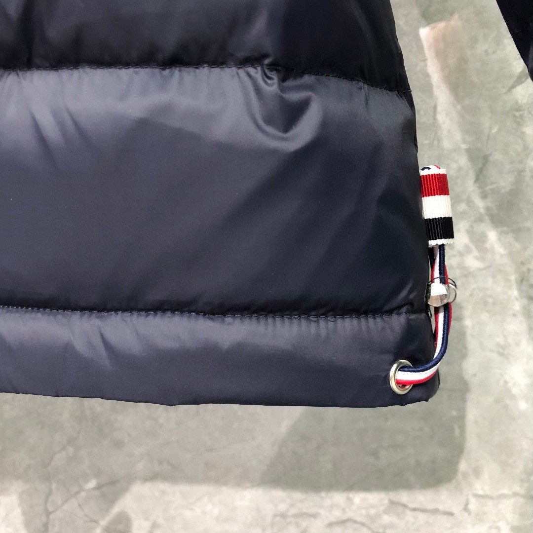 THOM BROWNE 三条杠连帽羽绒服 外套 夹克 长袖 藏青色 灰色 白色