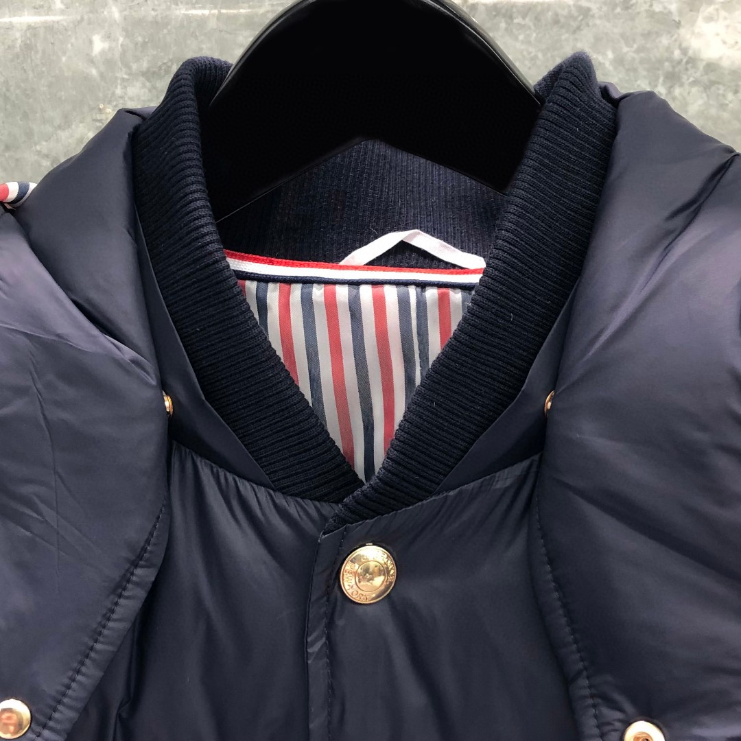 THOM BROWNE 三条杠连帽羽绒服 外套 夹克 长袖 藏青色 灰色 白色