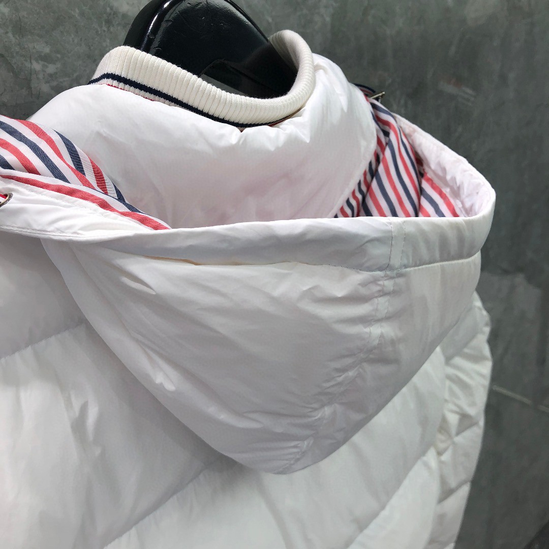 THOM BROWNE 三条杠连帽羽绒服 外套 夹克 长袖 藏青色 灰色 白色
