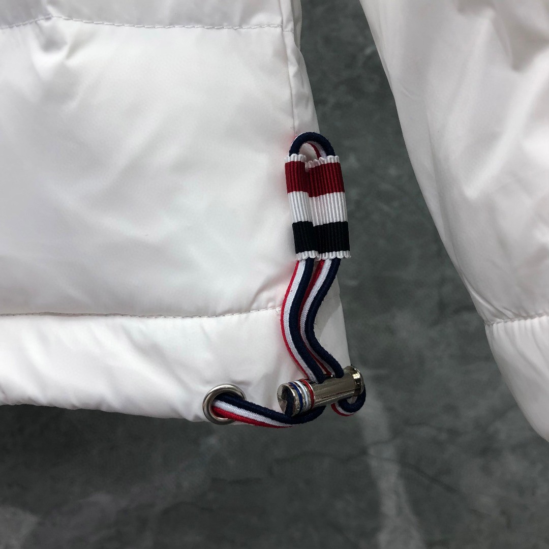 THOM BROWNE 三条杠连帽羽绒服 外套 夹克 长袖 藏青色 灰色 白色