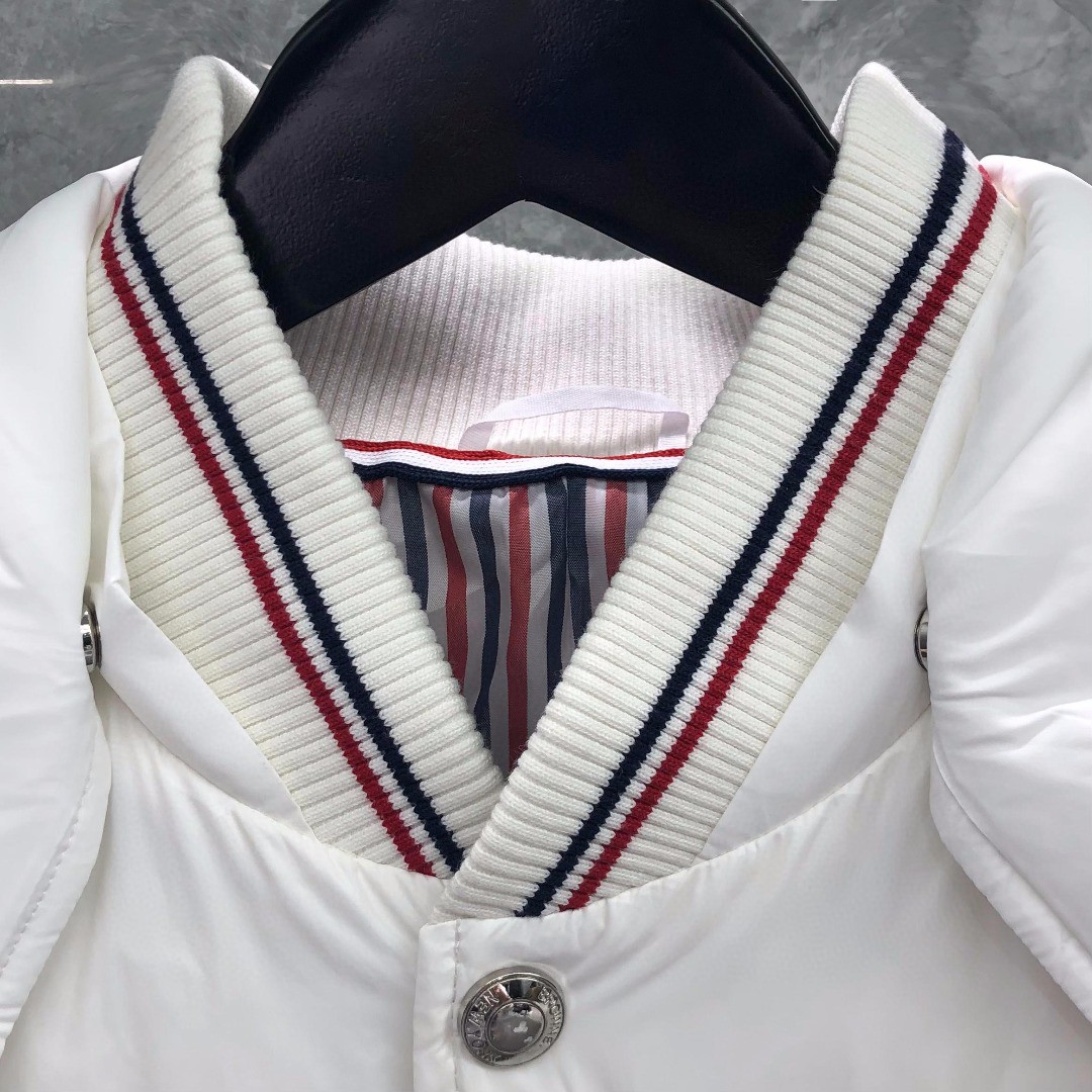 THOM BROWNE 三条杠连帽羽绒服 外套 夹克 长袖 藏青色 灰色 白色