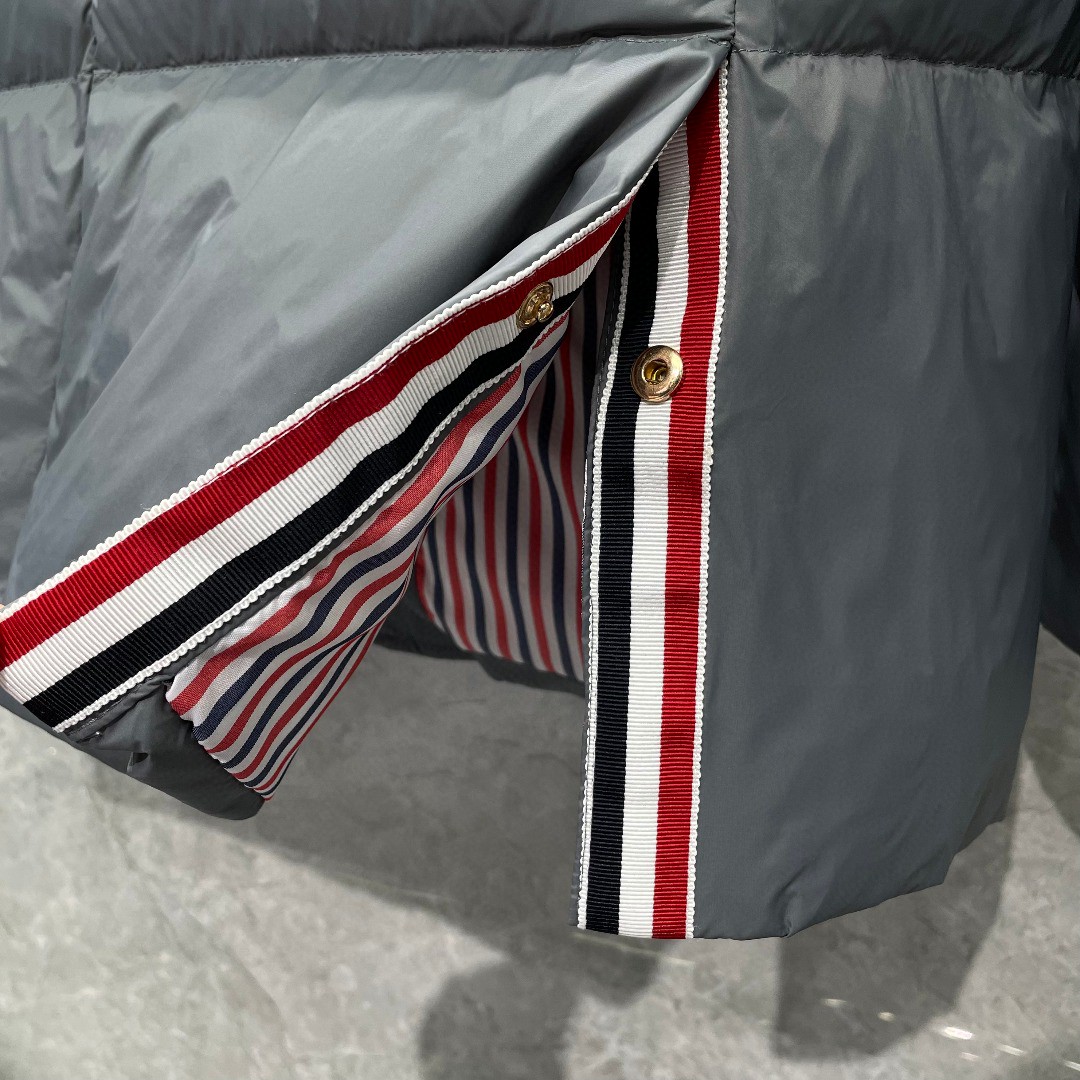 THOM BROWNE 白色四条杠西装羽绒服 外套 夹克 长袖 藏青色 灰色 黑色 MJD060X-05411-035