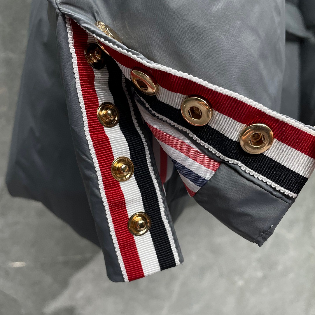THOM BROWNE 白色四条杠西装羽绒服 外套 夹克 长袖 藏青色 灰色 黑色 MJD060X-05411-035