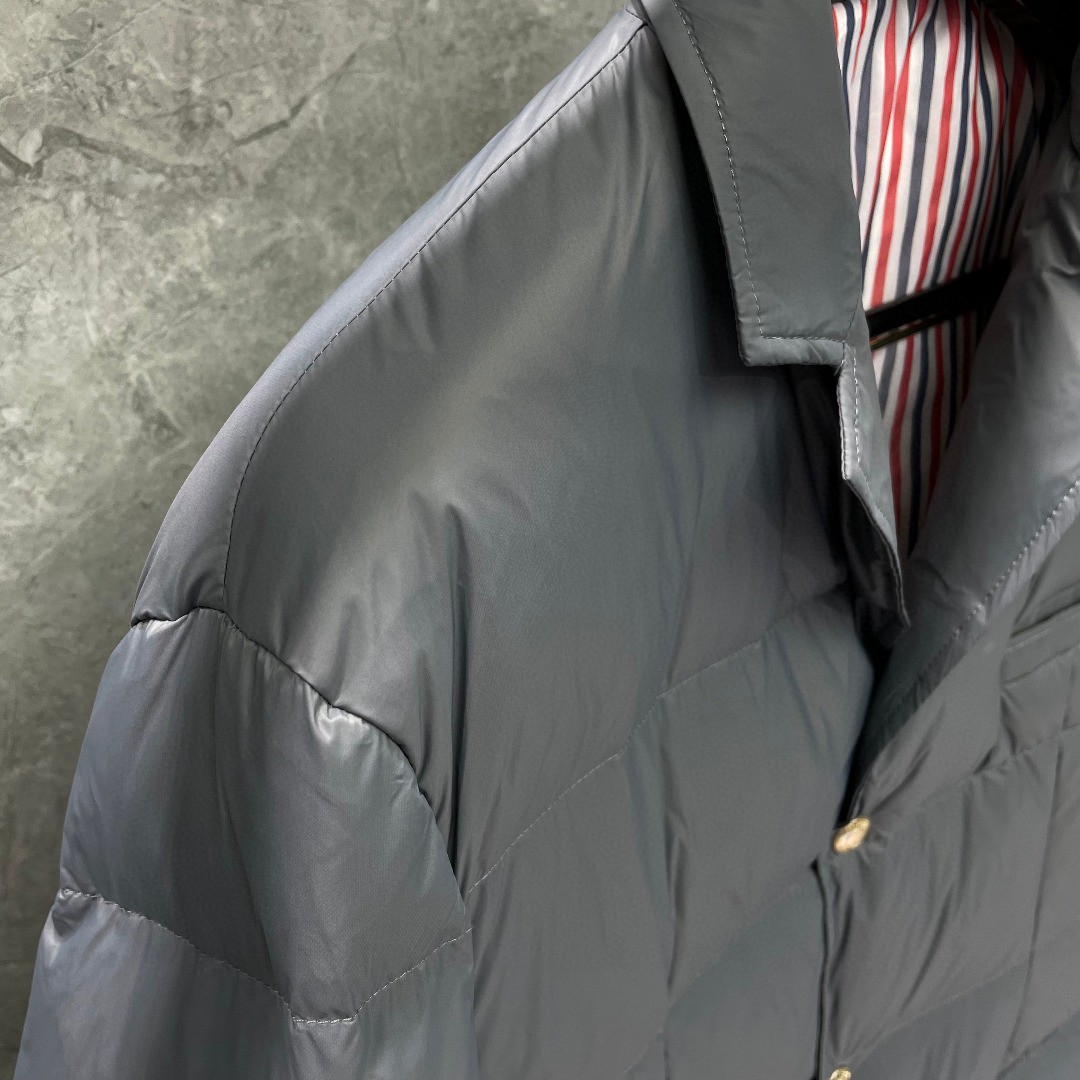 THOM BROWNE 白色四条杠西装羽绒服 外套 夹克 长袖 藏青色 灰色 黑色 MJD060X-05411-035