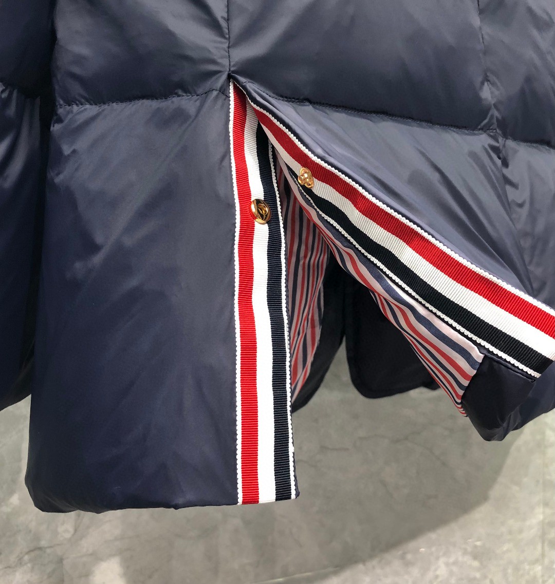 THOM BROWNE 白色四条杠西装羽绒服 外套 夹克 长袖 藏青色 灰色 黑色 MJD060X-05411-035