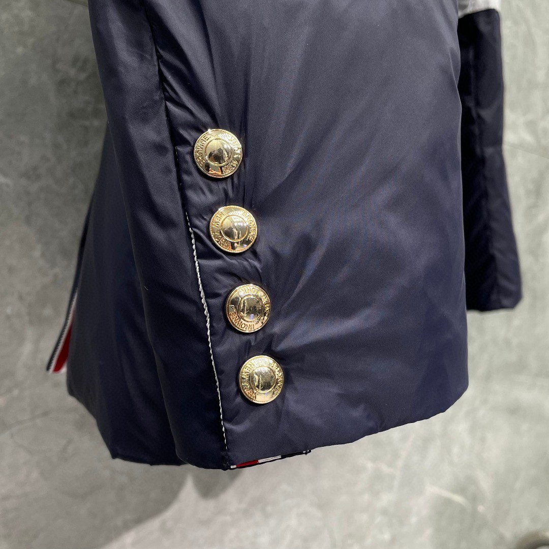 THOM BROWNE 白色四条杠西装羽绒服 外套 夹克 长袖 藏青色 灰色 黑色 MJD060X-05411-035