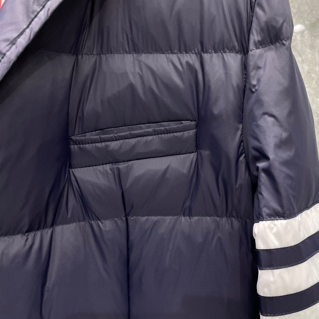 THOM BROWNE 白色四条杠西装羽绒服 外套 夹克 长袖 藏青色 灰色 黑色 MJD060X-05411-035