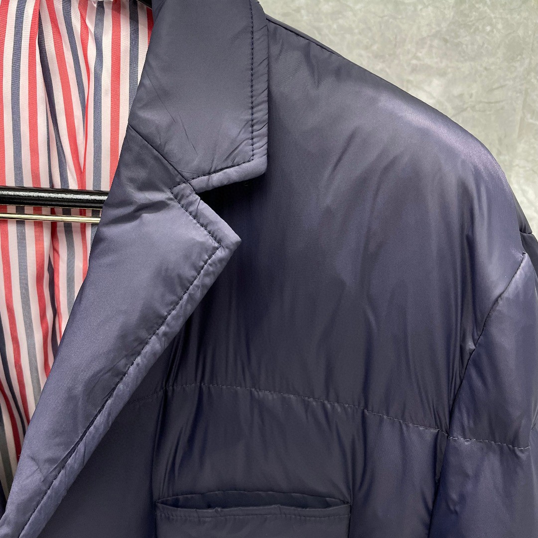 THOM BROWNE 白色四条杠西装羽绒服 外套 夹克 长袖 藏青色 灰色 黑色 MJD060X-05411-035