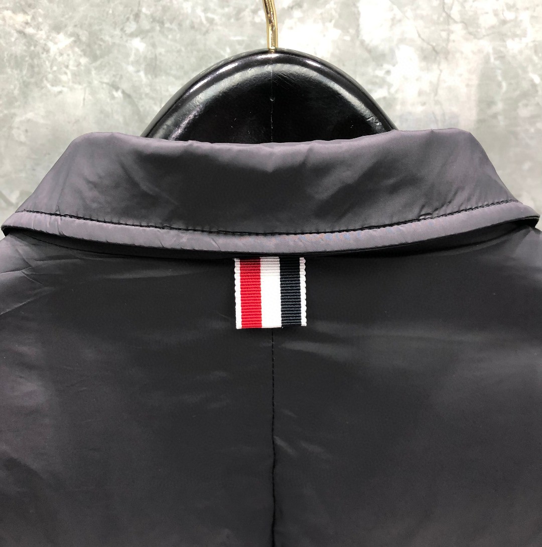 THOM BROWNE 白色四条杠西装羽绒服 外套 夹克 长袖 藏青色 灰色 黑色 MJD060X-05411-035